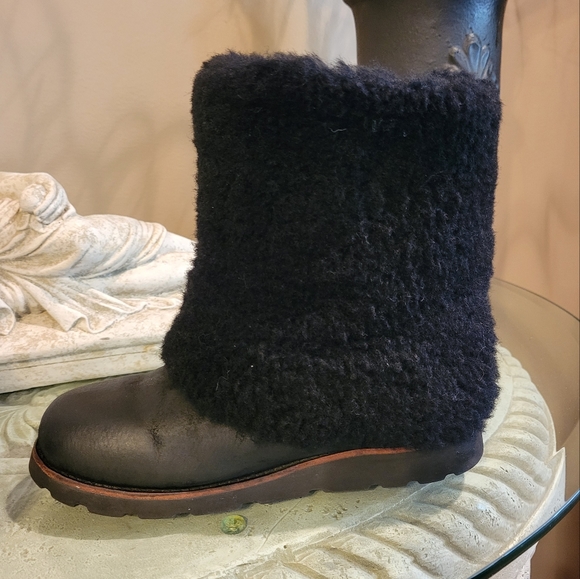 Ugg Maylin Boots in black. Size 5 #119 - Picture 9 of 14